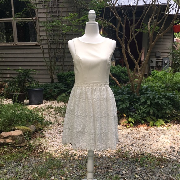 Francesca's Collections Dresses & Skirts - Francesca’s White Lace dress